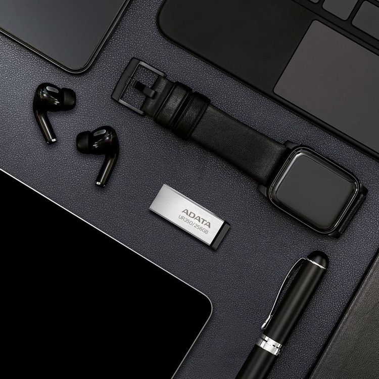 فلش مموری ای دیتا مدل UR350 ظرفیت 64 گیگابایت با رابط USB 3.2 Gen1، سرعت انتقال 100 مگابایت بر ثانیه، بدنه فلزی مقاوم، سازگار با ویندوز، مک، لینوکس و بدون نیاز به نصب درایور